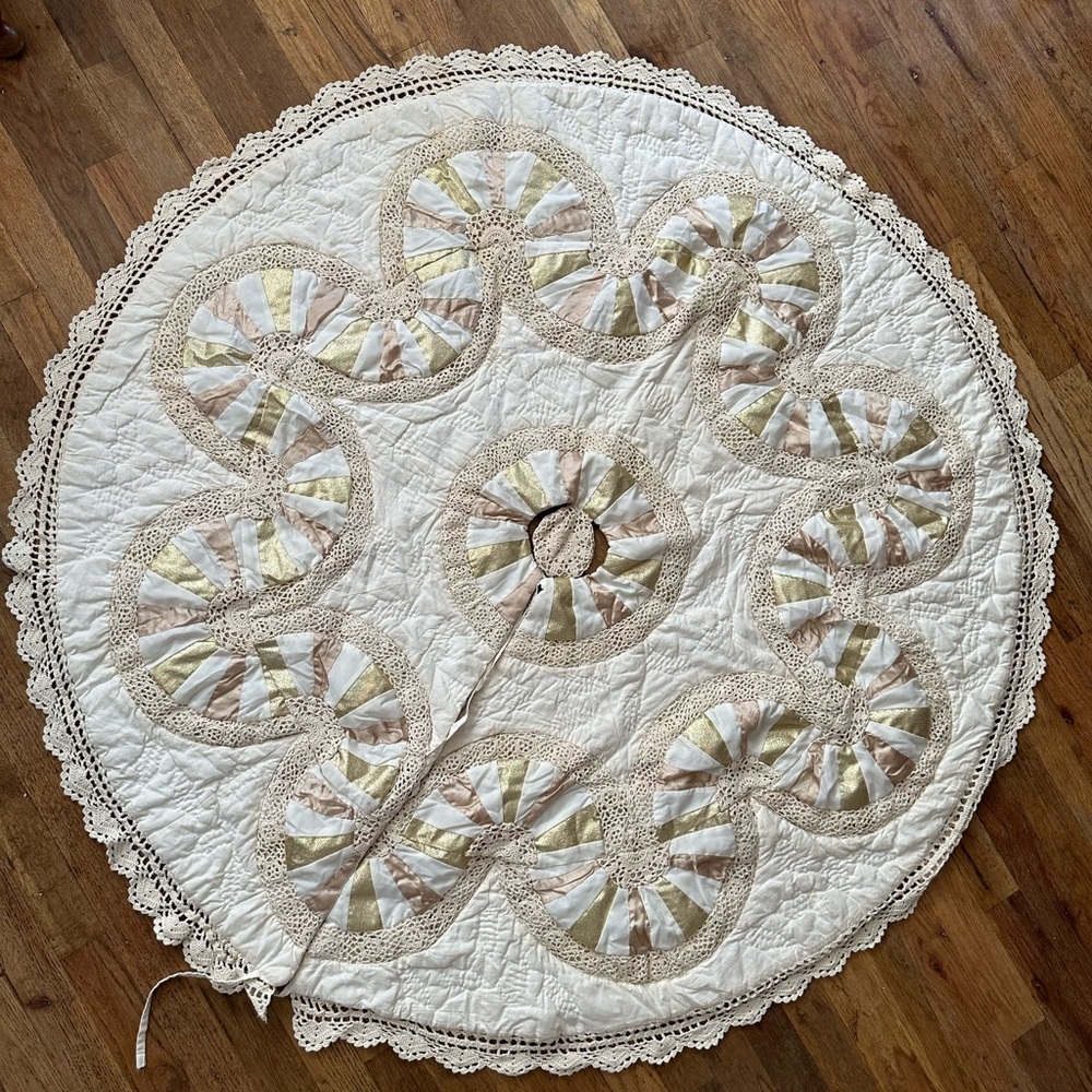 Vtg Quilted Gold and Cream Christmas Tree Skirt